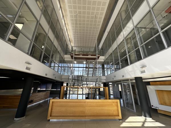 5 204  m² Commercial space