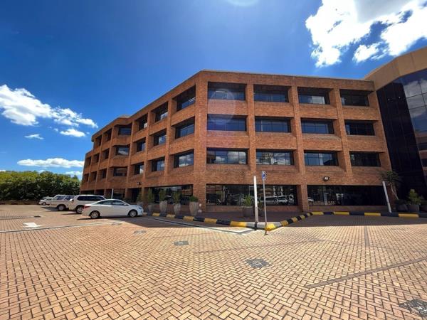 332  m² Commercial space