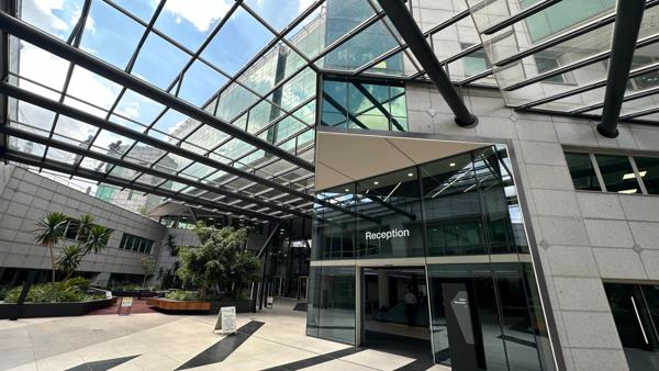 1 716  m² Commercial space