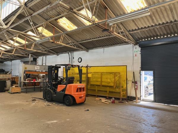 961  m² Industrial space