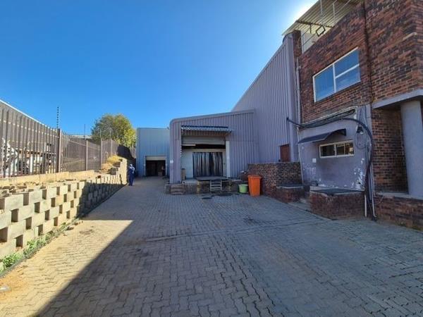 1 165  m² Industrial space