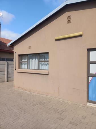 150  m² Commercial space