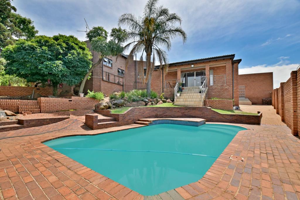 5 Bedroom House
