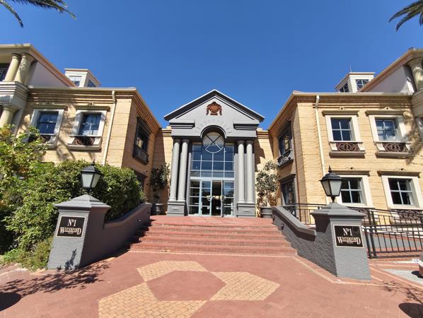 621  m² Commercial space