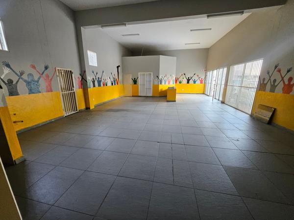 135  m² Commercial space