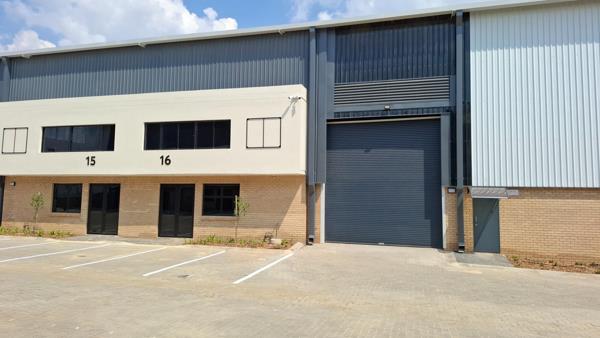 895  m² Commercial space