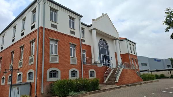 335  m² Office Space