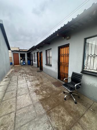 6 Bedroom House