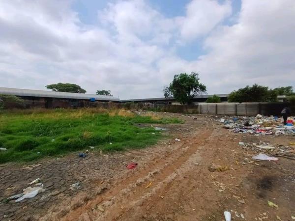 1 713 m² Land