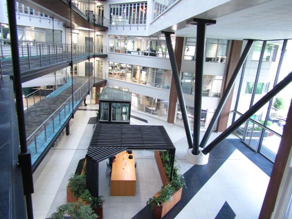 834  m² Commercial space