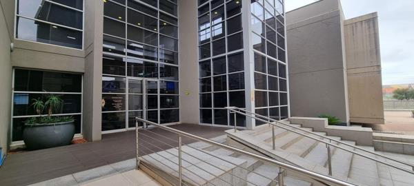 1 438 m² Office Space