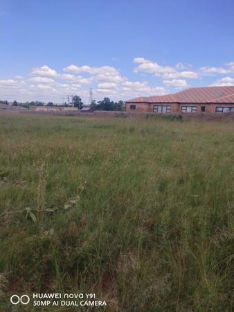 1 556 m² Land