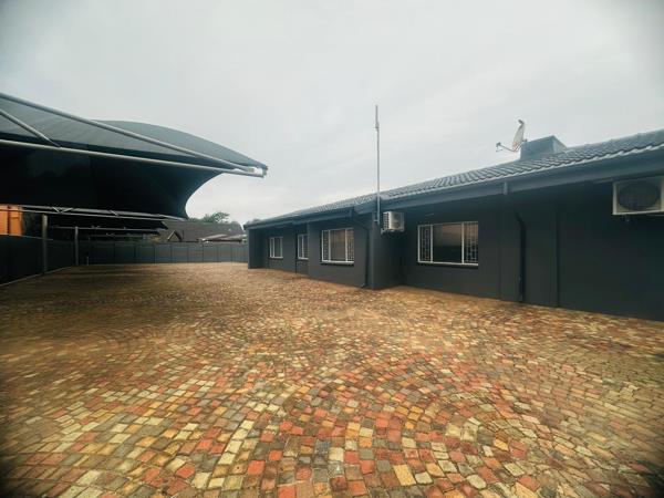 999  m² Commercial space