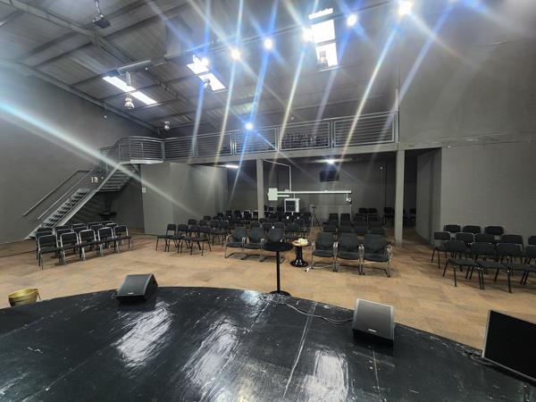 676  m² Industrial space