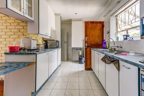 3 Bedroom HouseSunward Park - View 6