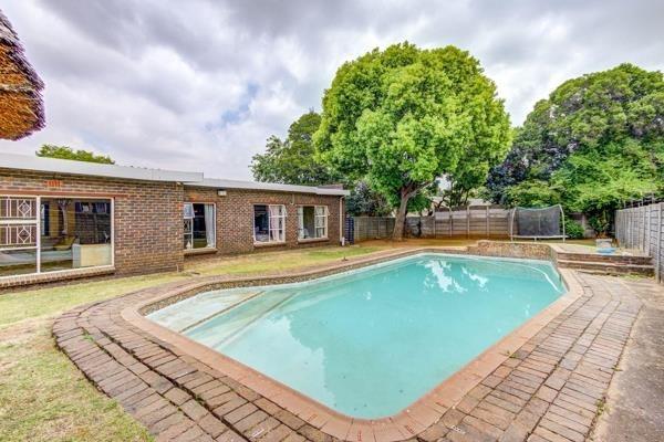 3 Bedroom HouseSunward Park - View 2