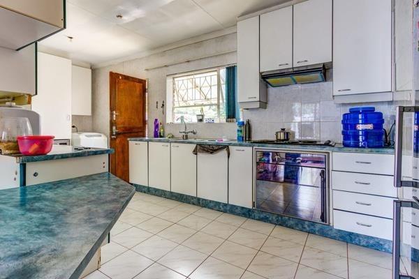 3 Bedroom HouseSunward Park - View 5
