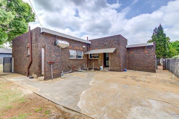 3 Bedroom HouseSunward Park - View 3