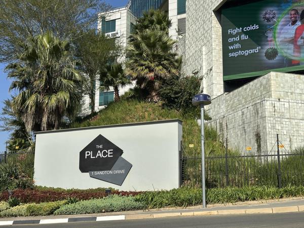 947  m² Commercial space