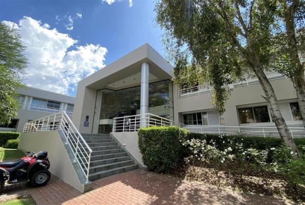 686  m² Commercial space