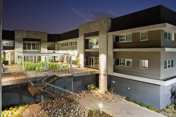 7 296  m² Commercial space