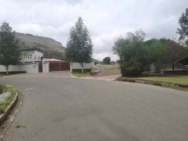 1 813 m² Land