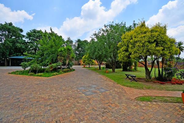 4 961 m² Land