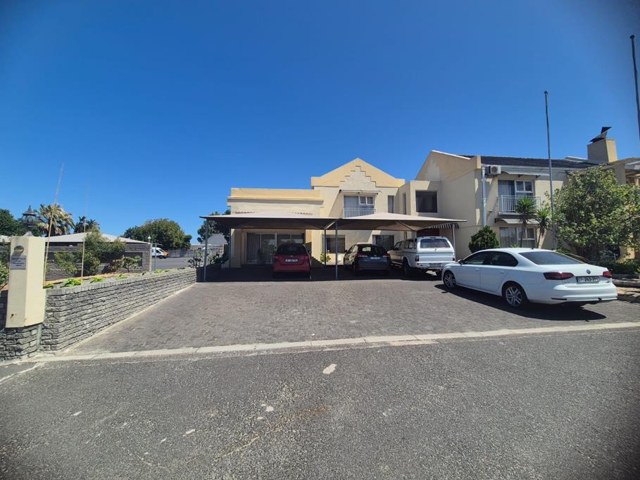 990  m² Commercial space