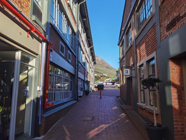 124  m² Commercial space