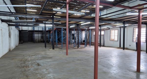 1 400  m² Commercial space