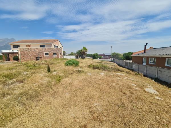 843 m² Land