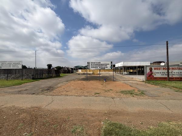 2 000  m² Commercial space