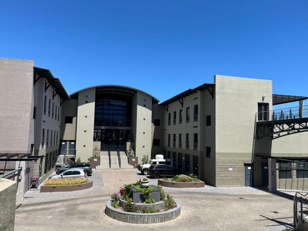 877 m² Commercial space