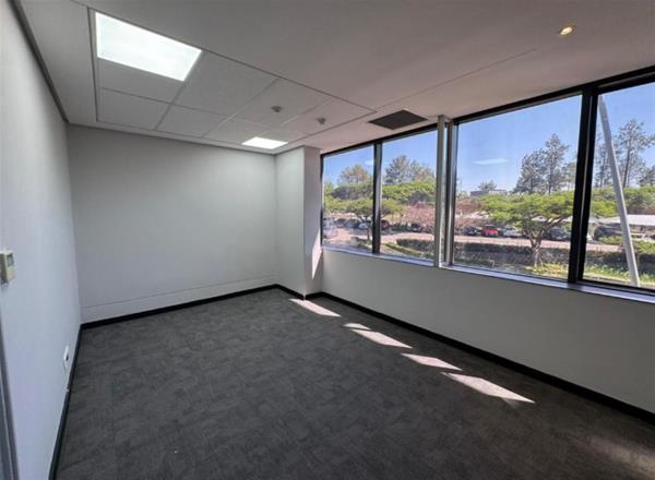 612  m² Commercial space