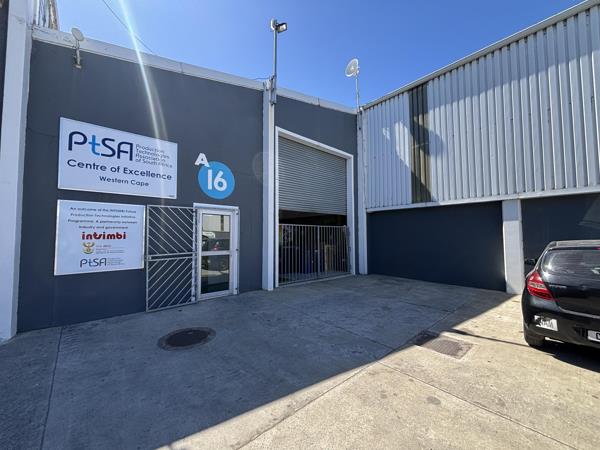 912  m² Industrial space