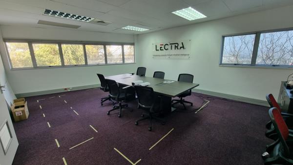 153  m² Commercial space