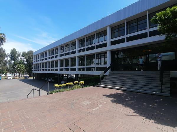 214  m² Commercial space