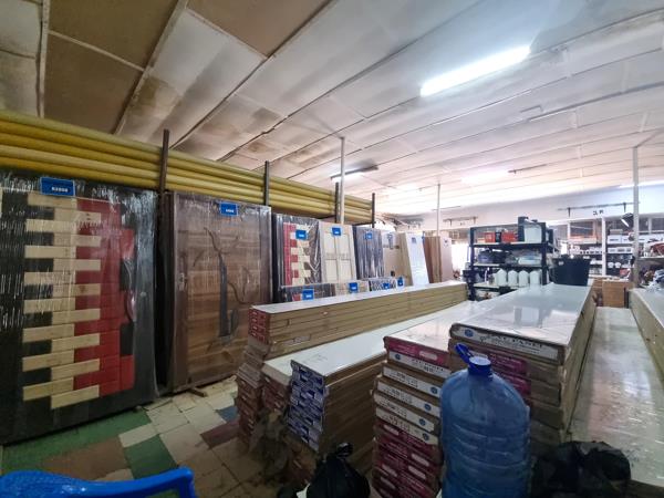 948  m² Commercial space