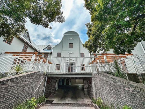 1 700  m² Office Space