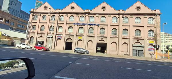 848  m² Commercial space