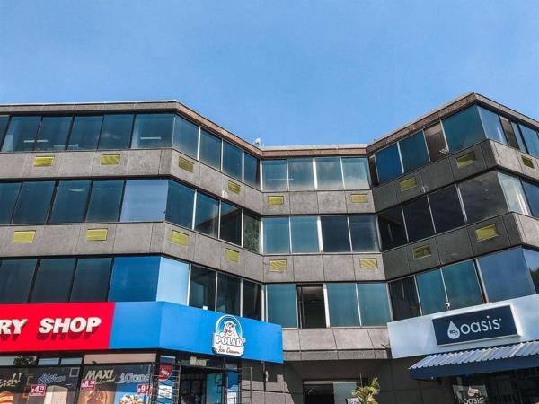 890  m² Office Space