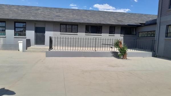 2 000  m² Commercial space