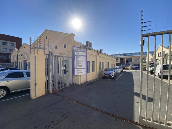 198  m² Commercial space