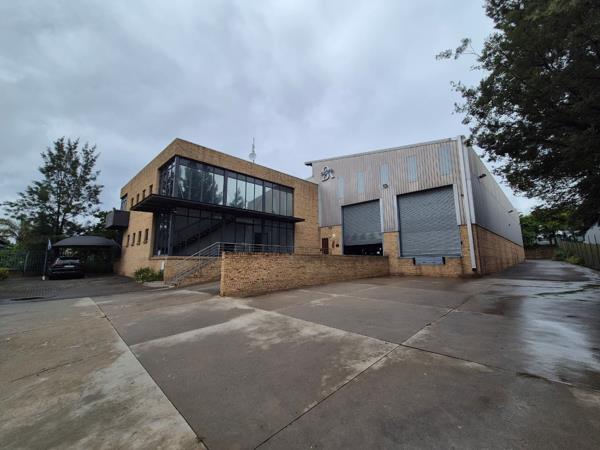 1 700  m² Industrial space