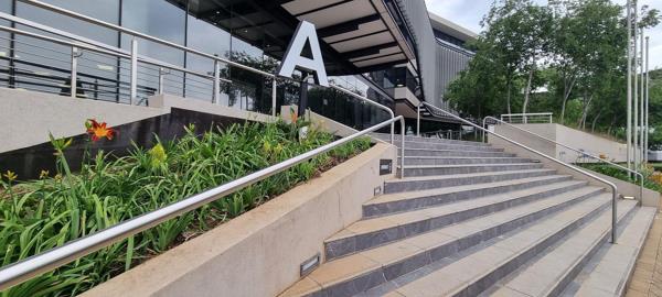 1 000 m² Retail Space