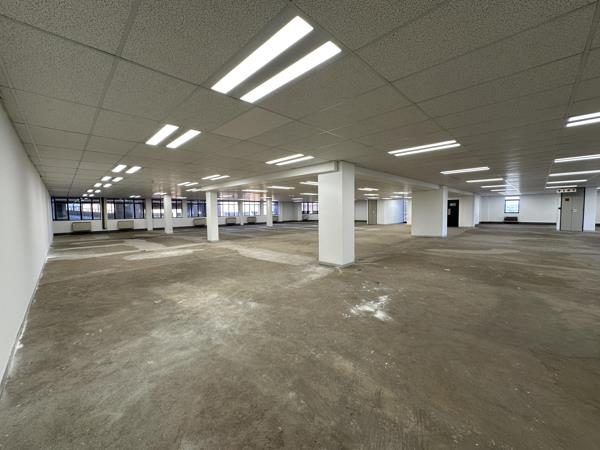 815  m² Commercial space