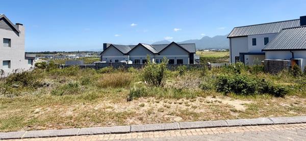 569 m² Land