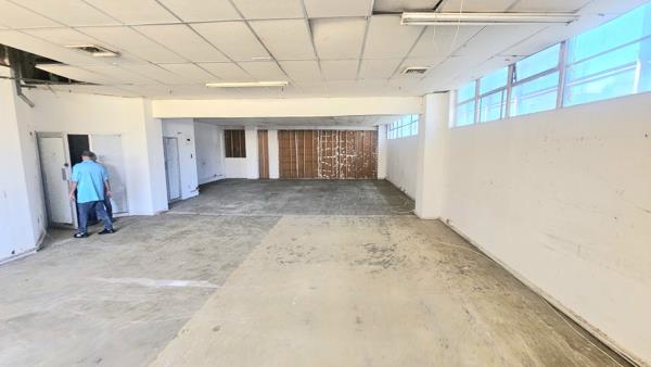 1 480  m² Office Space