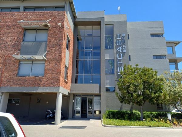 302  m² Office Space