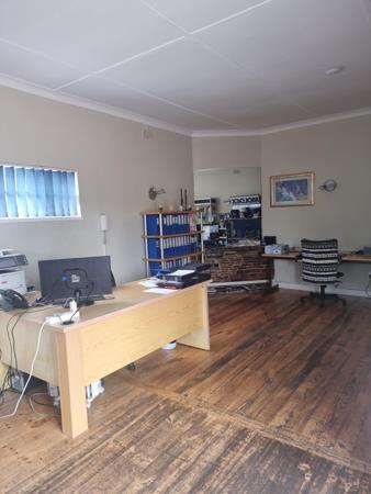 300  m² Commercial space